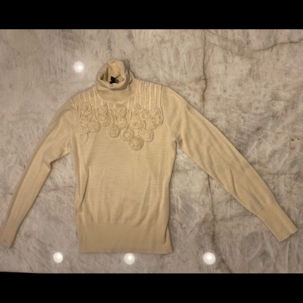 Beautiful 100% wool sweater with gorgeous flowers on the front